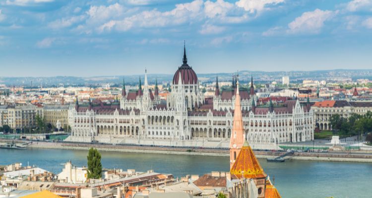 شرایط شرکت در دوره های زبان کشور مجارستان